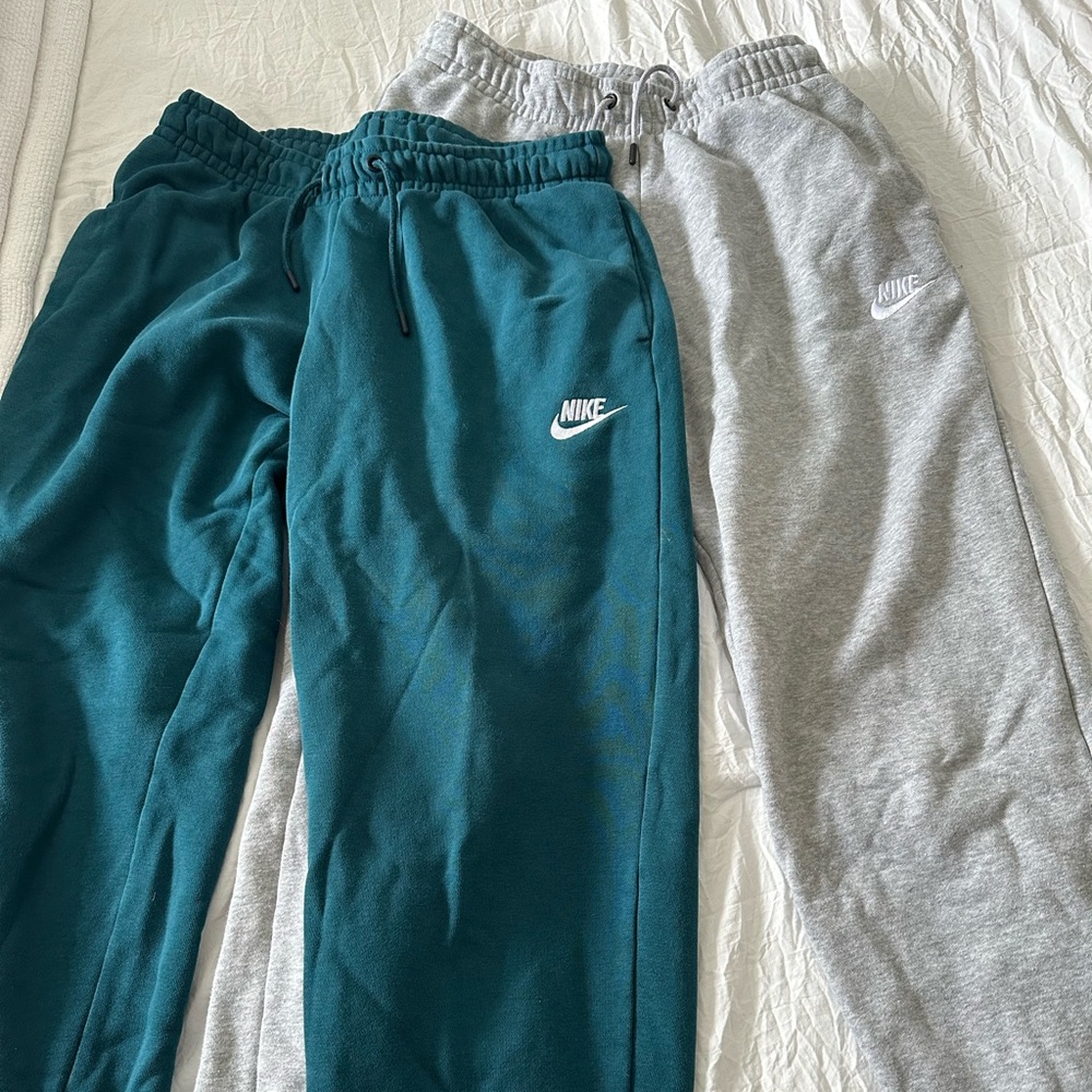 Nike women’s sweatpants
